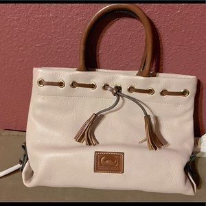 Dooney and Bourke purse cross body shoulder purse